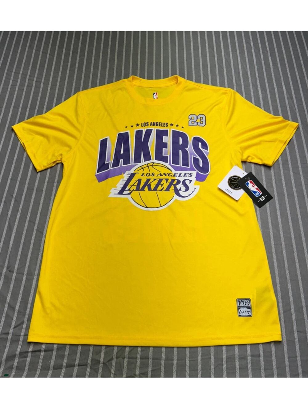 Lebron James LA Lakers NBA High Flyer T-shirt Size L Brand New with Tags